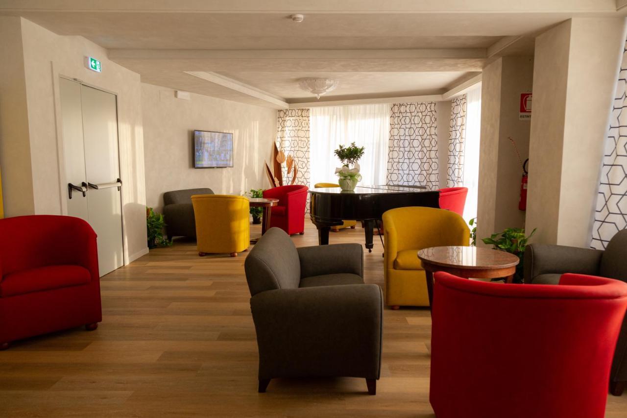 Wave Hotel