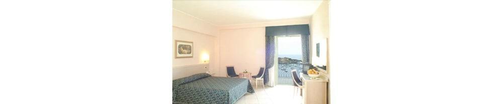 Hotel Wave 4*